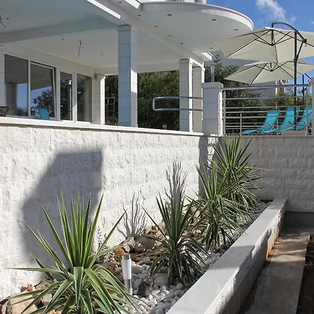 Seaside With A Swimming Pool Zavalatica, Korcula - 9150 Appartement *