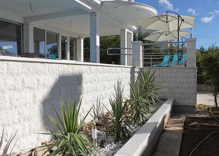 Seaside With A Swimming Pool Zavalatica, Korcula - 9150 Appartement *