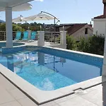 Seaside With A Swimming Pool Zavalatica, Korcula - 9150 Διαμέρισμα *